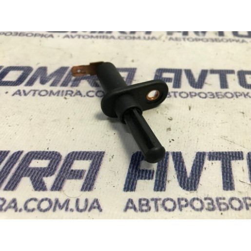 Выключатель концевой багажника Opel Meriva A 2003-2010 90383582